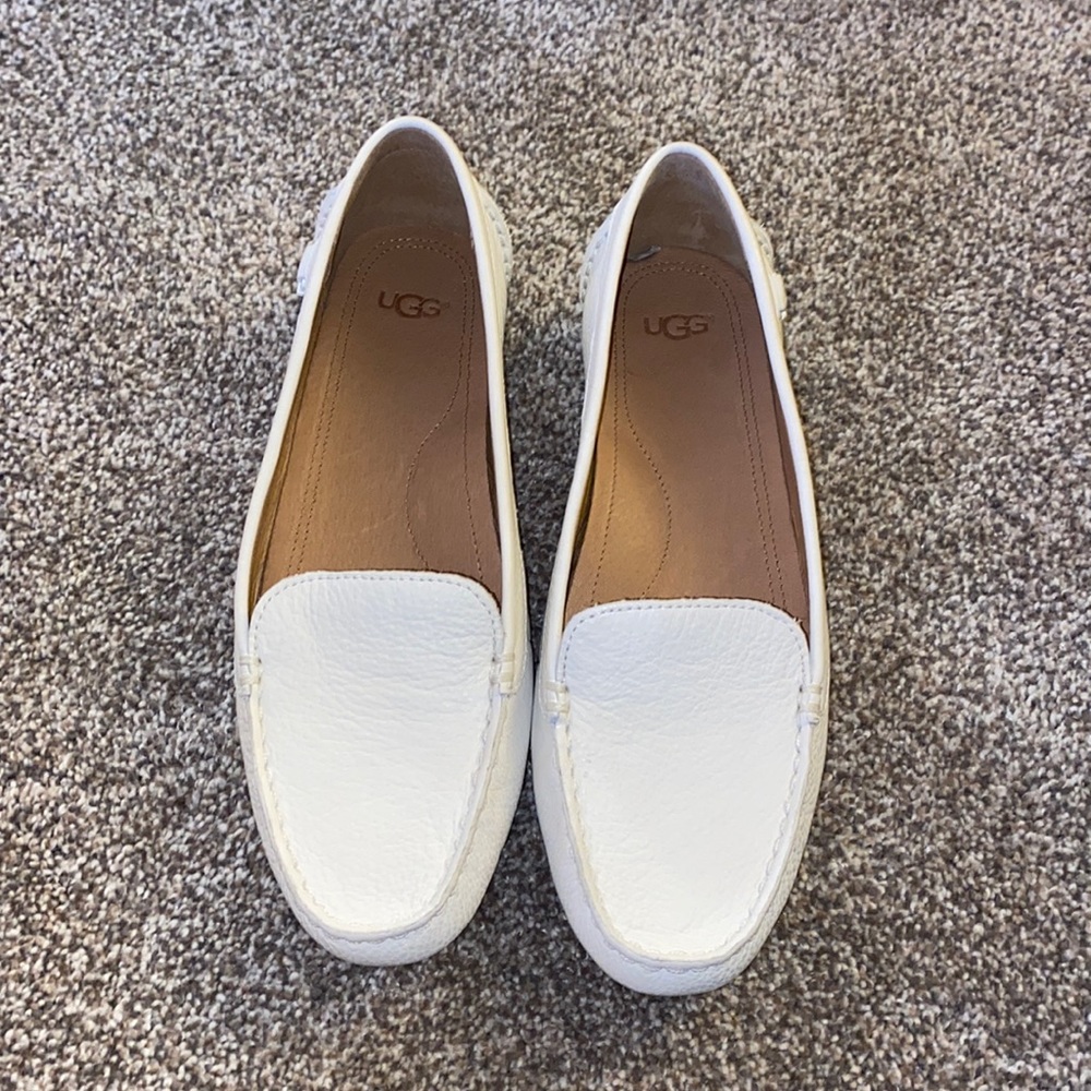 Ugg W Flores in a size 8
